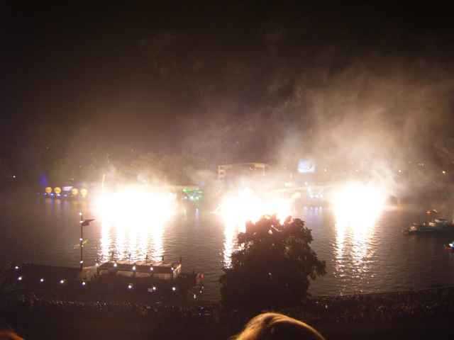 Krakau Drachenfestival Feuerwerk Weichsel