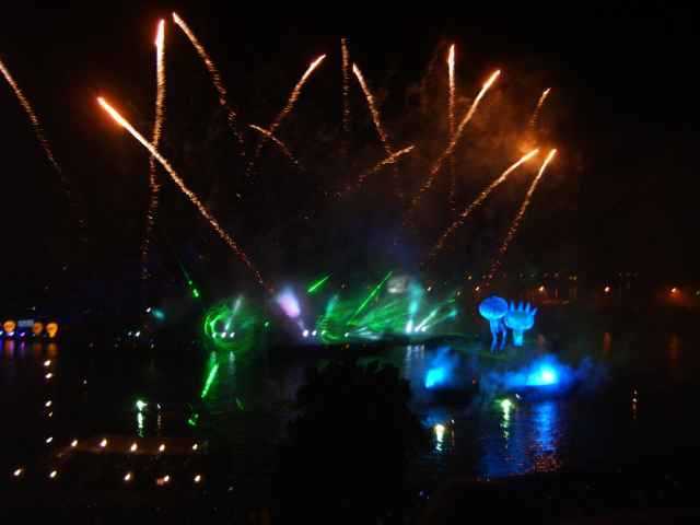 Krakau Drachenfestival Feuerwerk Weichsel