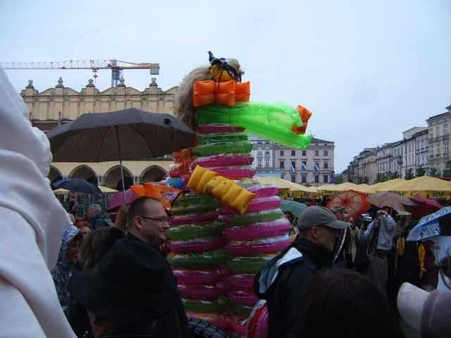 Krakau Drachenfestival Umzug Marktplatz